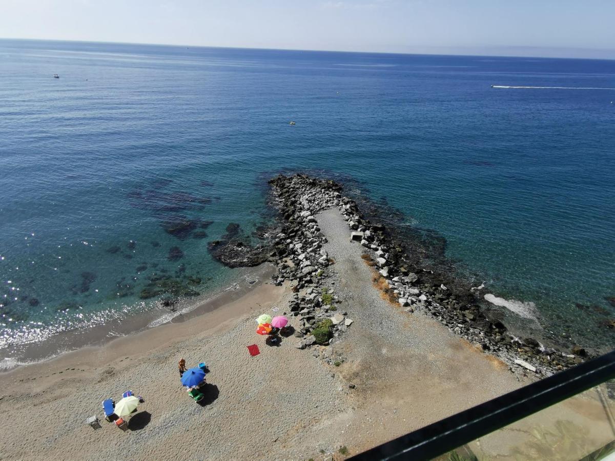 La Perla Cruise Apartment On Private Beach, Modern With Aircon & Wifi Benalmadena Exterior photo