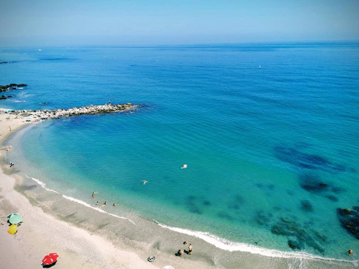 La Perla Cruise Apartment On Private Beach, Modern With Aircon & Wifi Benalmadena Exterior photo